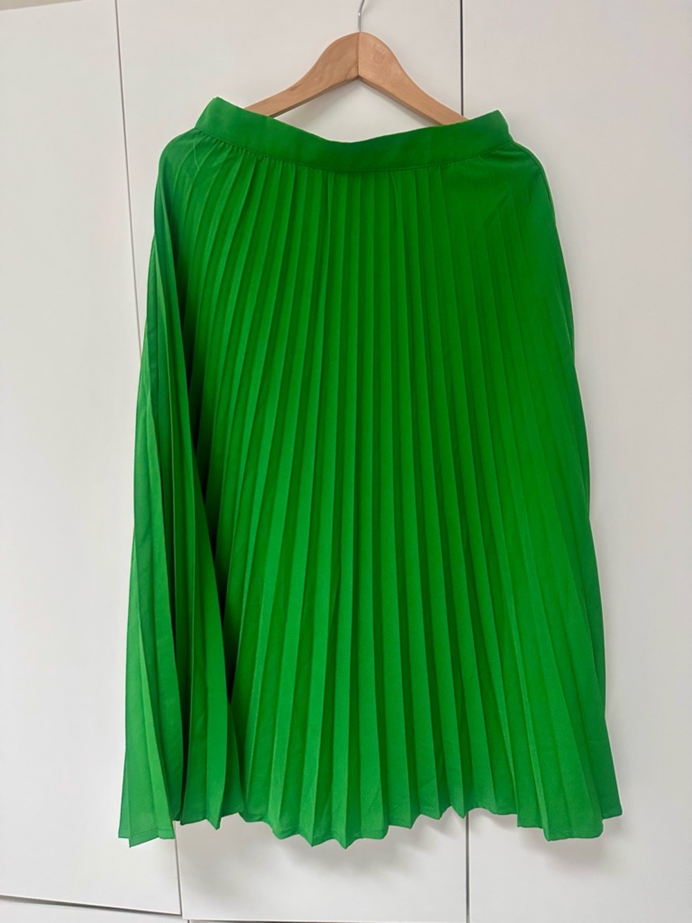 SHEIN Bright Green Pleated A-Line Skirt
